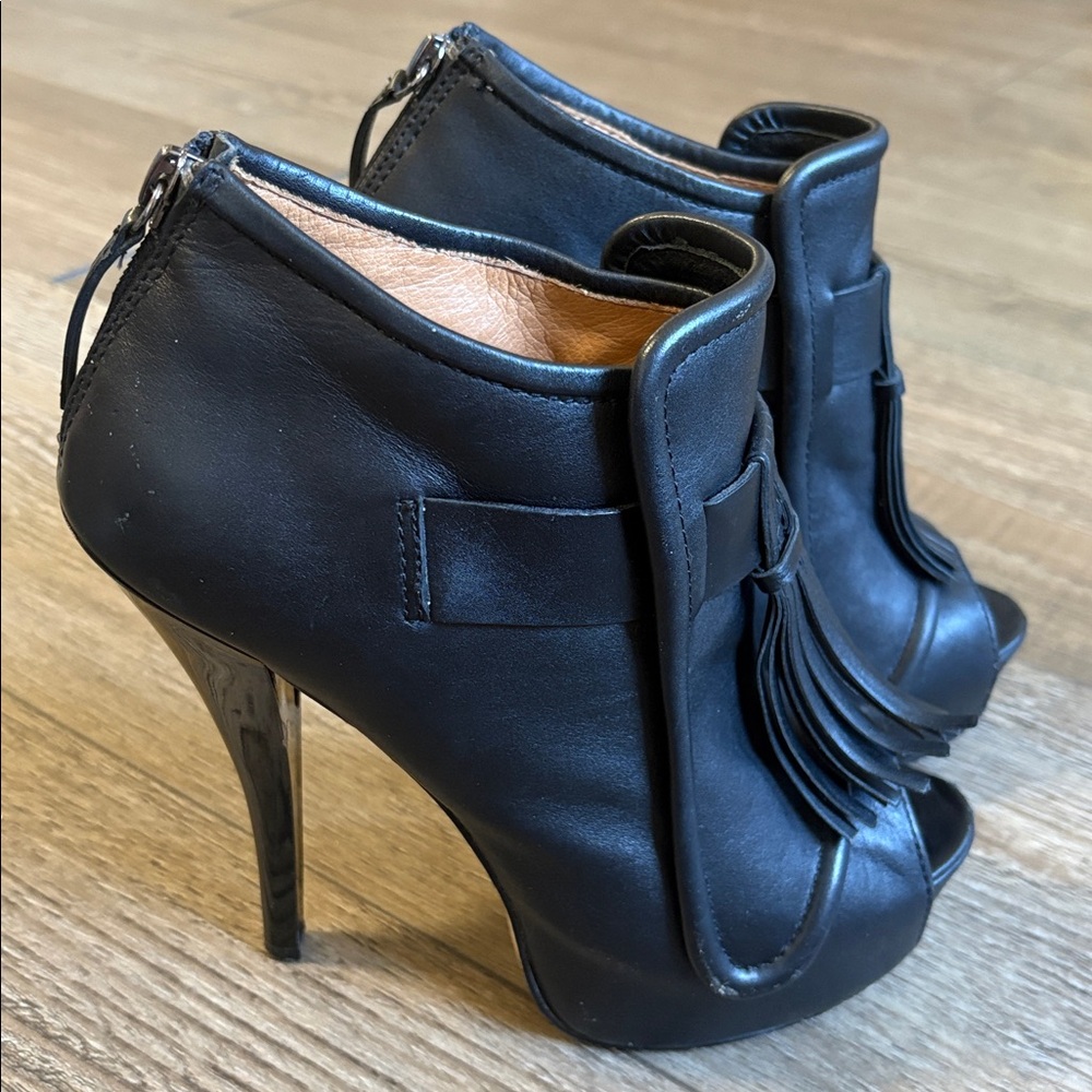 Y2K LAMB by Gwen Stefani Black Leather Peep-Toe High Heel Ankle Boots w Fringe - Picture 3 of 7